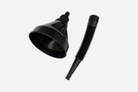 Imbuto per l'olio composto da 2 parti: imbuto e tubo flessibile