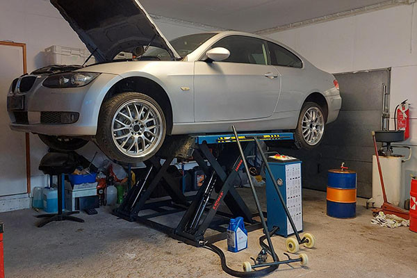 applicazione-ponte-sollevatore-a-forbice-a-corsa-breve-x40-kroemer